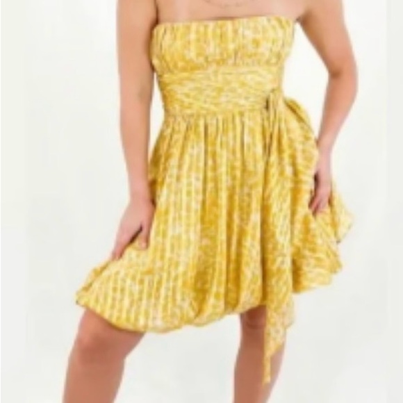 BCBG Max Azria Strapless Flowy Dress - Like New! - Picture 5 of 9